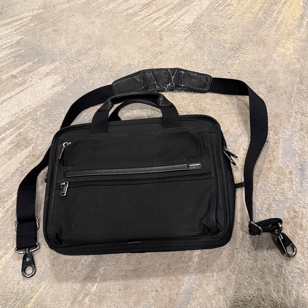 TUMI Slim Deluxe Portfolio Briefcase Computer Bag Black Ballistic Nylon read